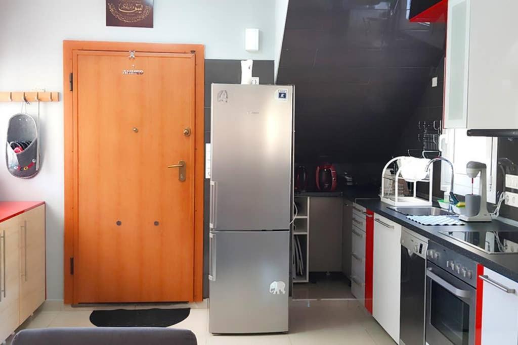 Renovated Lovely Apartment Near Airport & Sea Pórto Ráfti エクステリア 写真